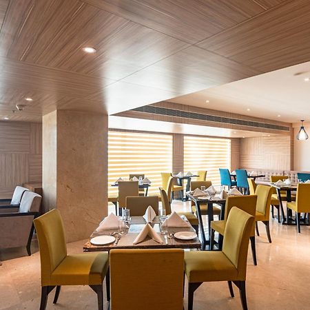 Отель Svelte Delhi, A Member Of Radisson Individuals Нью-Дели Экстерьер фото