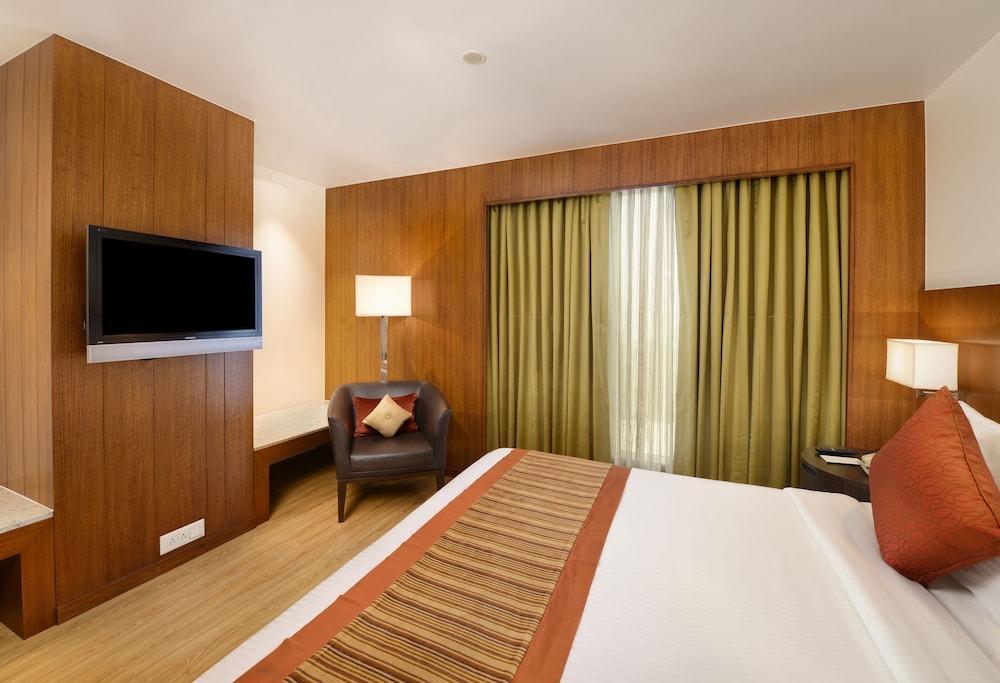 Отель Svelte Delhi, A Member Of Radisson Individuals Нью-Дели Экстерьер фото