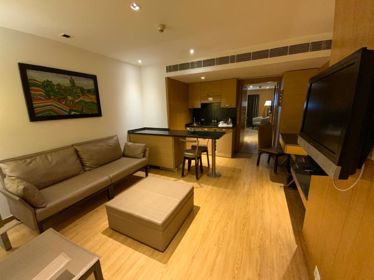 Отель Svelte Delhi, A Member Of Radisson Individuals Нью-Дели Экстерьер фото
