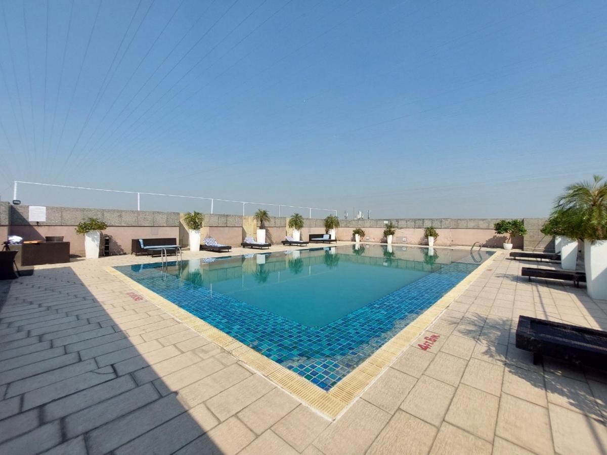Отель Svelte Delhi, A Member Of Radisson Individuals Нью-Дели Экстерьер фото