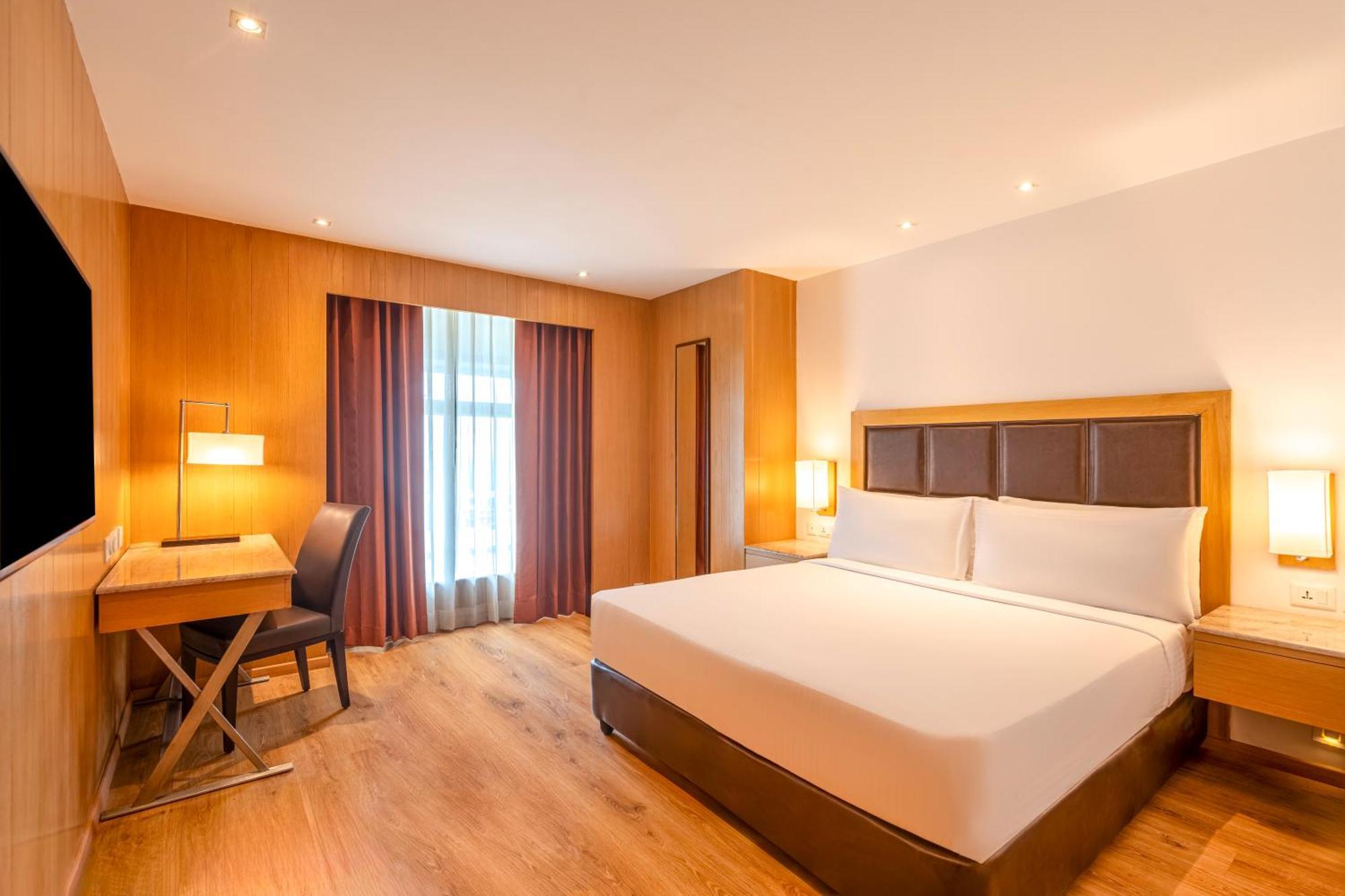 Отель Svelte Delhi, A Member Of Radisson Individuals Нью-Дели Экстерьер фото