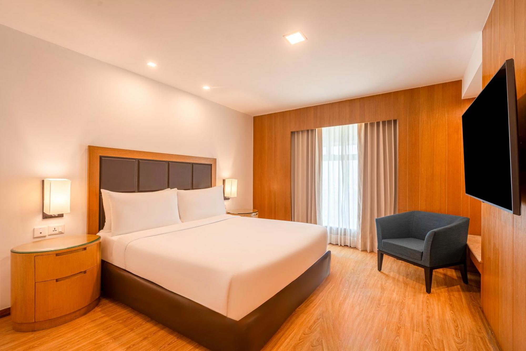 Отель Svelte Delhi, A Member Of Radisson Individuals Нью-Дели Экстерьер фото