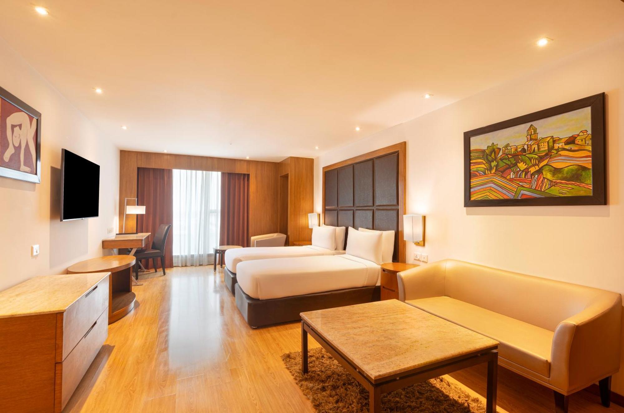 Отель Svelte Delhi, A Member Of Radisson Individuals Нью-Дели Экстерьер фото