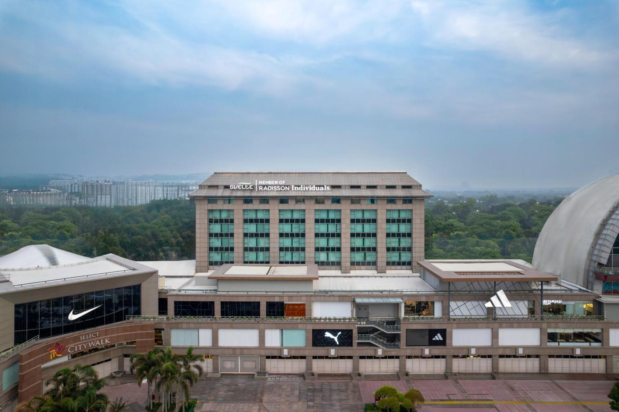 Отель Svelte Delhi, A Member Of Radisson Individuals Нью-Дели Экстерьер фото