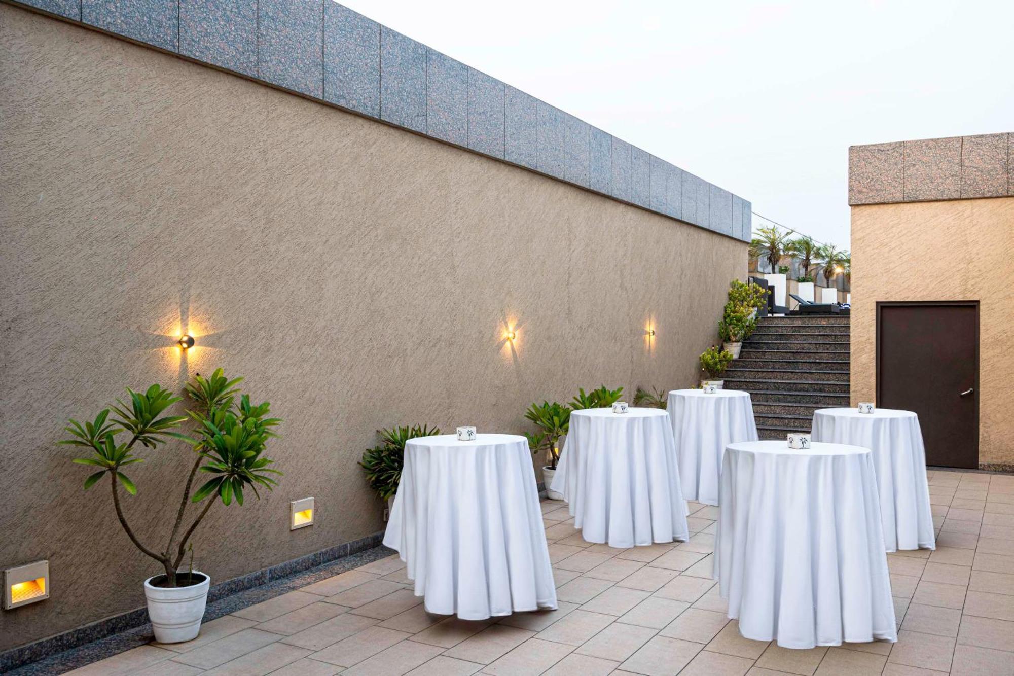 Отель Svelte Delhi, A Member Of Radisson Individuals Нью-Дели Экстерьер фото