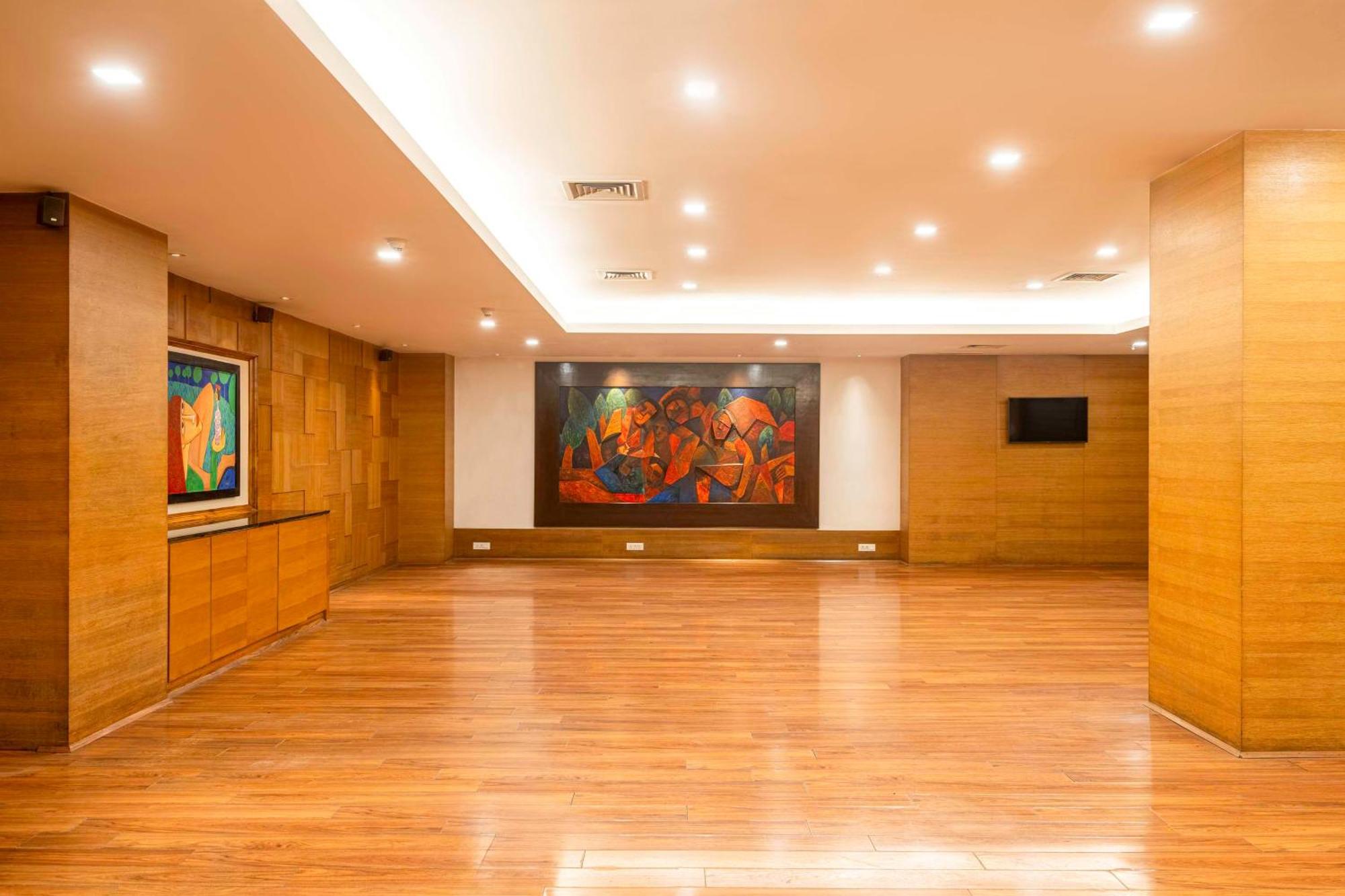 Отель Svelte Delhi, A Member Of Radisson Individuals Нью-Дели Экстерьер фото