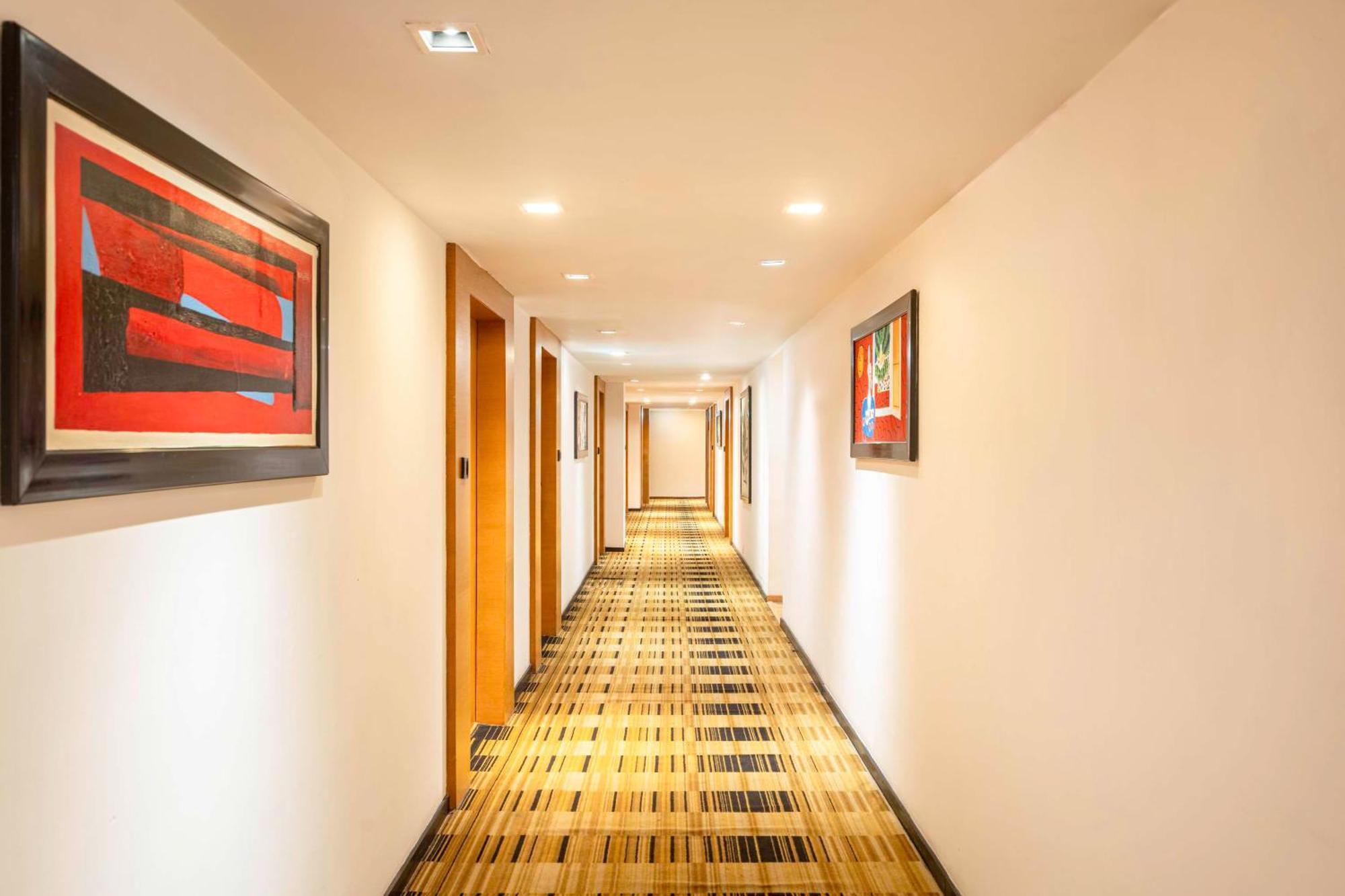 Отель Svelte Delhi, A Member Of Radisson Individuals Нью-Дели Экстерьер фото