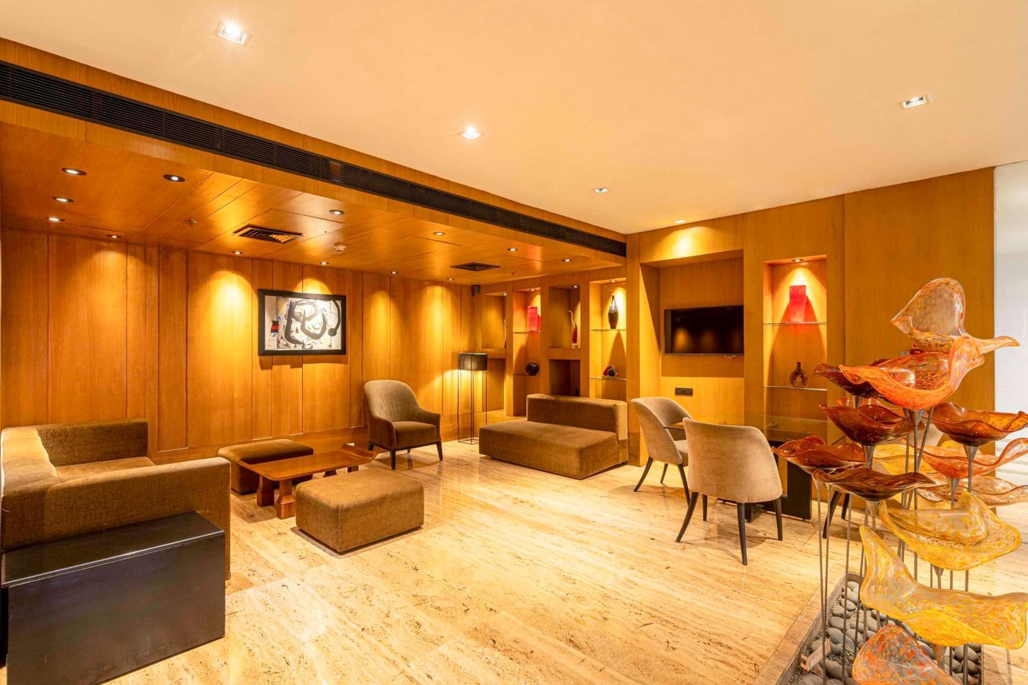 Отель Svelte Delhi, A Member Of Radisson Individuals Нью-Дели Экстерьер фото