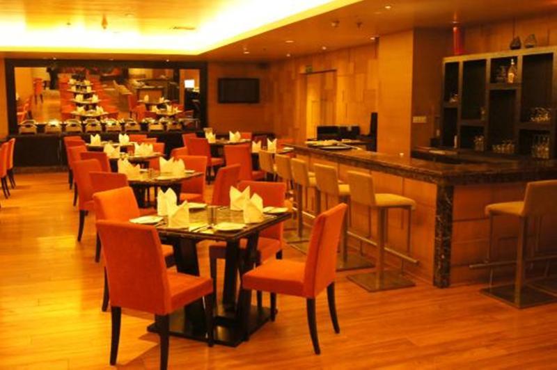 Отель Svelte Delhi, A Member Of Radisson Individuals Нью-Дели Экстерьер фото