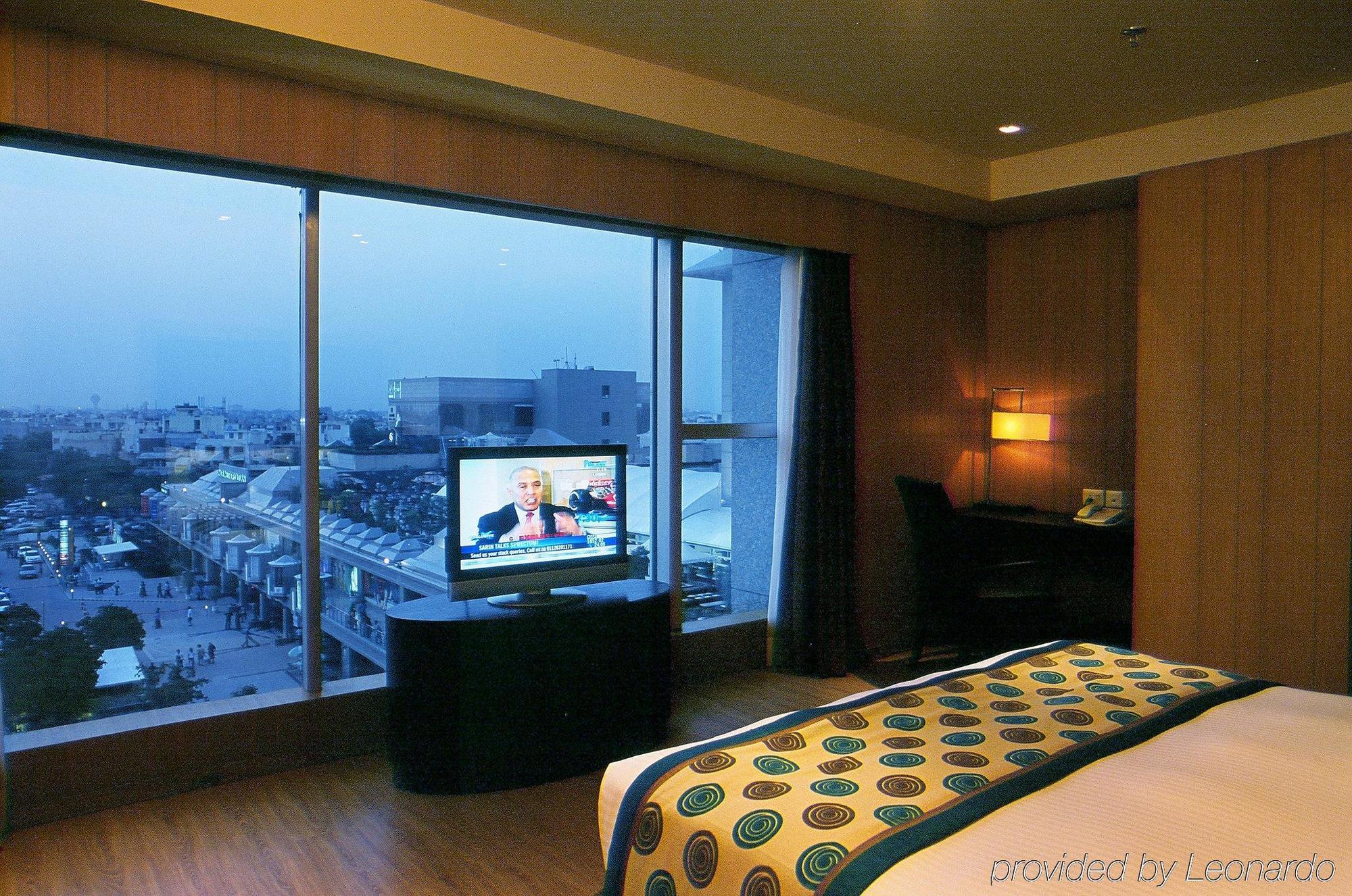 Отель Svelte Delhi, A Member Of Radisson Individuals Нью-Дели Экстерьер фото