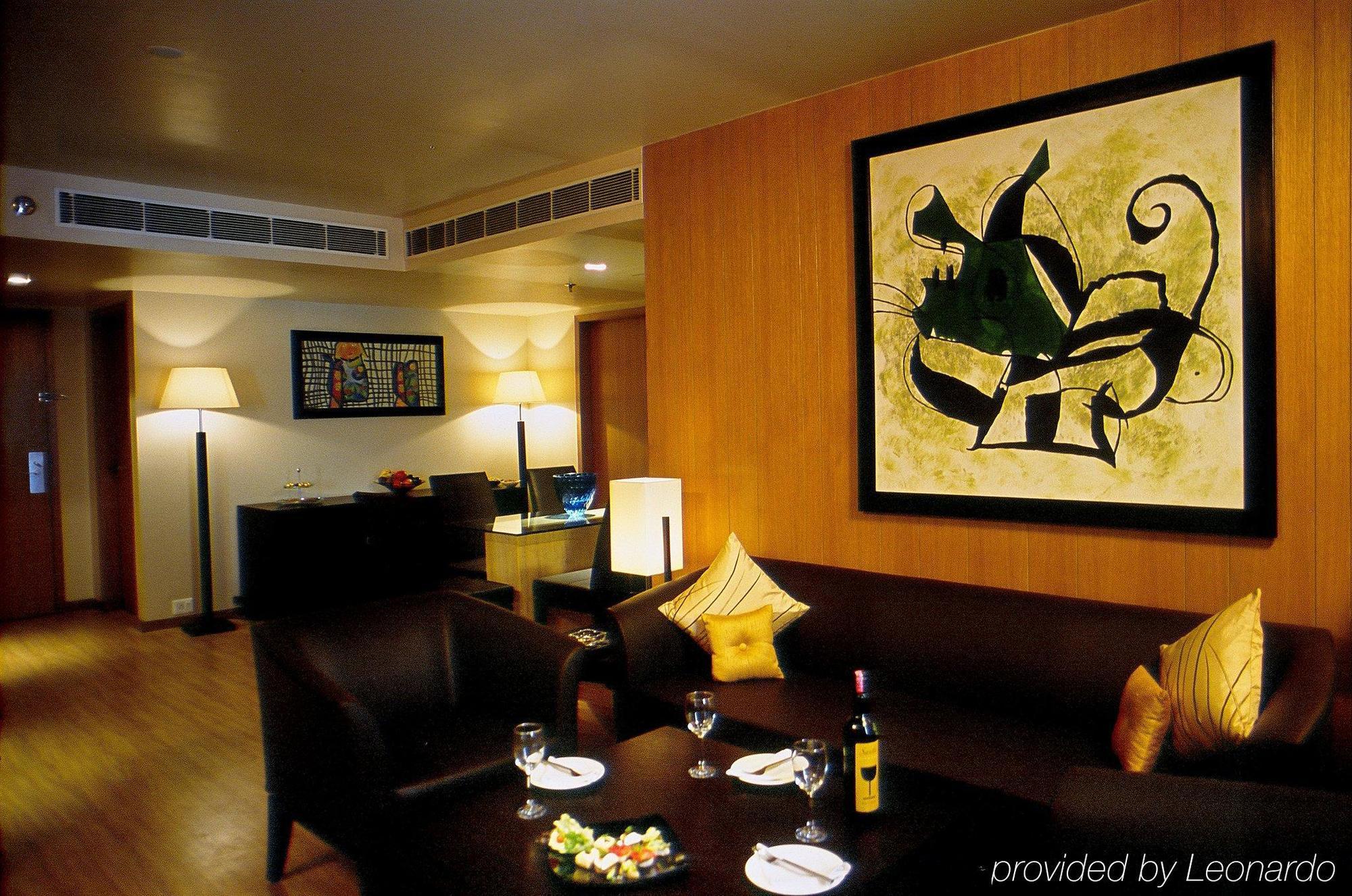 Отель Svelte Delhi, A Member Of Radisson Individuals Нью-Дели Экстерьер фото