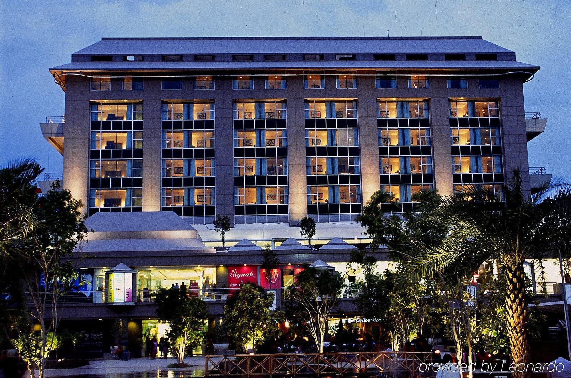 Отель Svelte Delhi, A Member Of Radisson Individuals Нью-Дели Экстерьер фото