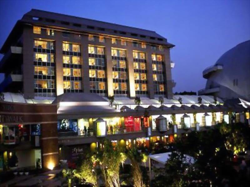 Отель Svelte Delhi, A Member Of Radisson Individuals Нью-Дели Экстерьер фото