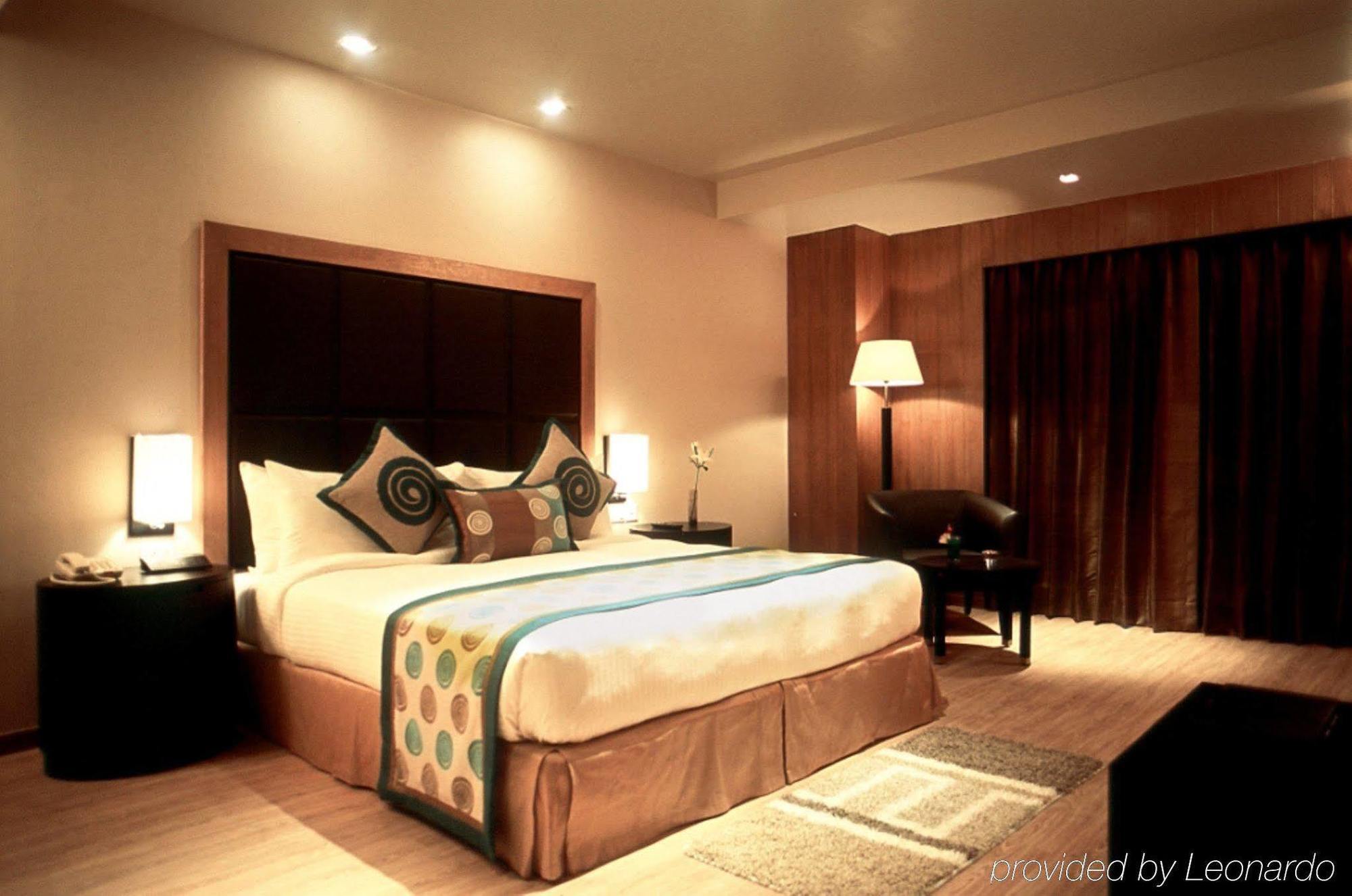 Отель Svelte Delhi, A Member Of Radisson Individuals Нью-Дели Экстерьер фото