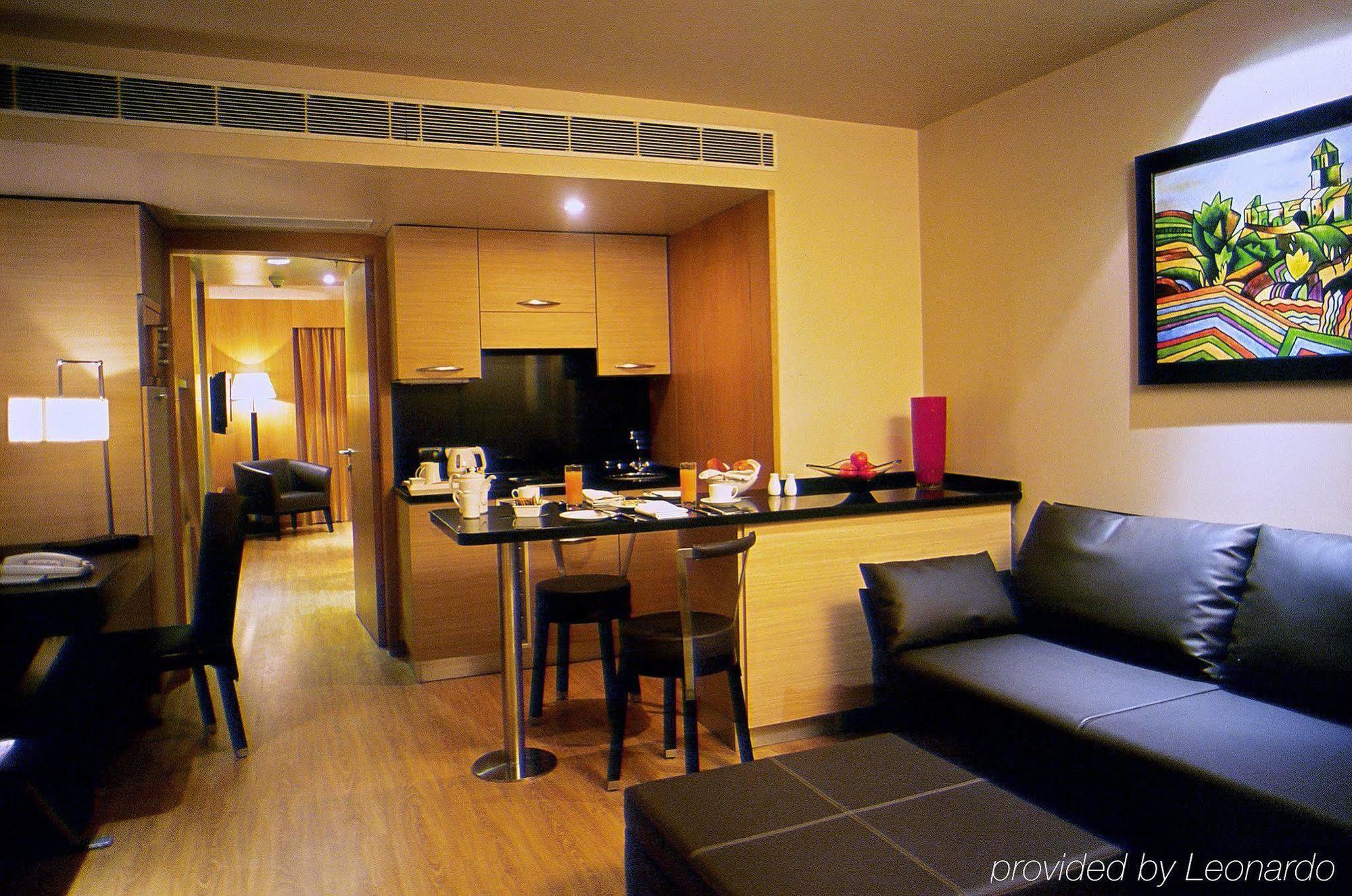 Отель Svelte Delhi, A Member Of Radisson Individuals Нью-Дели Экстерьер фото