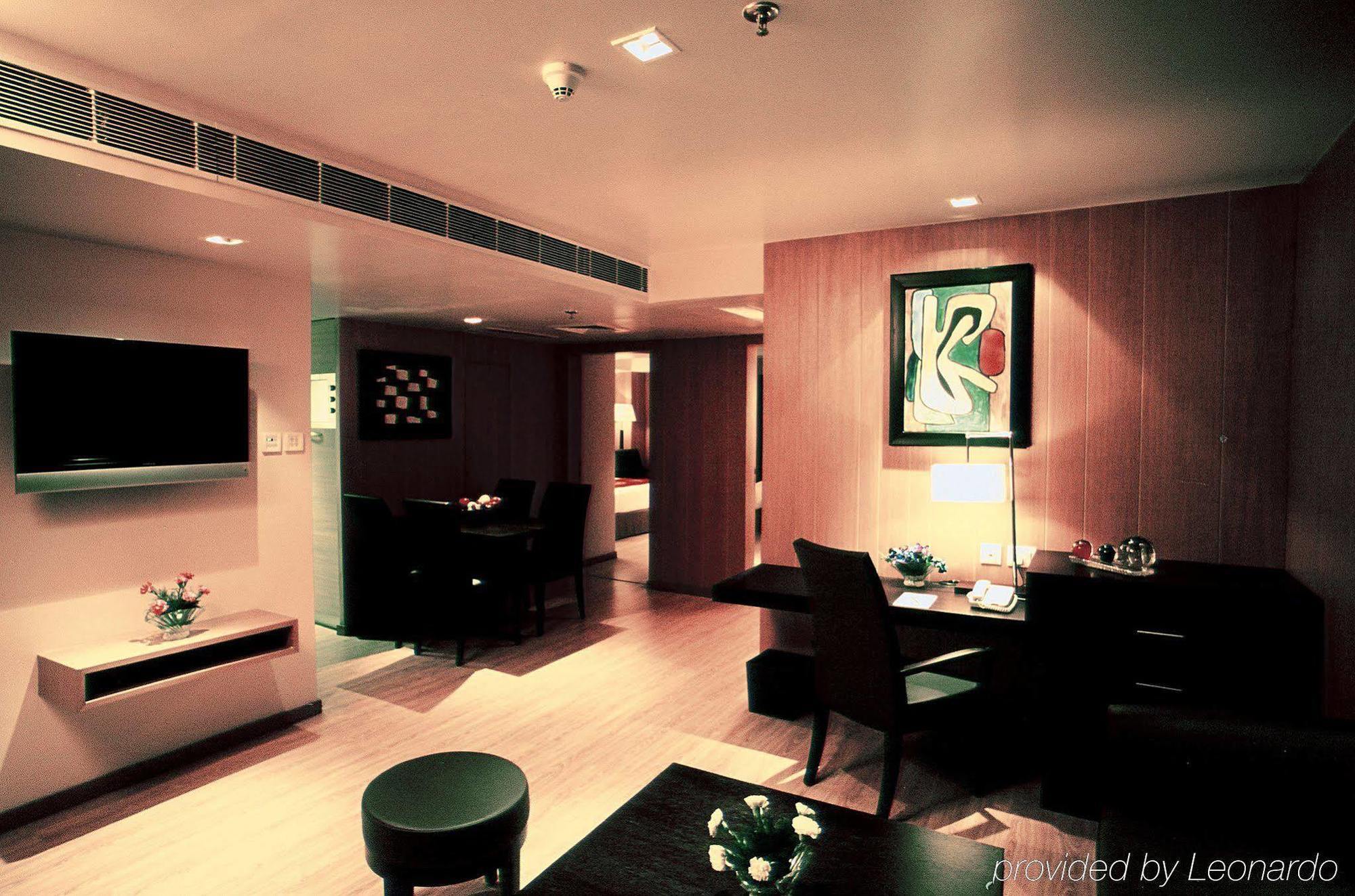Отель Svelte Delhi, A Member Of Radisson Individuals Нью-Дели Экстерьер фото