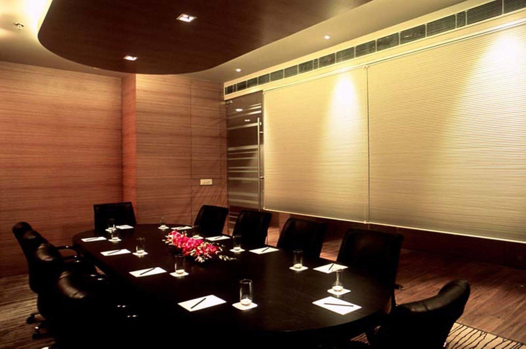Отель Svelte Delhi, A Member Of Radisson Individuals Нью-Дели Экстерьер фото