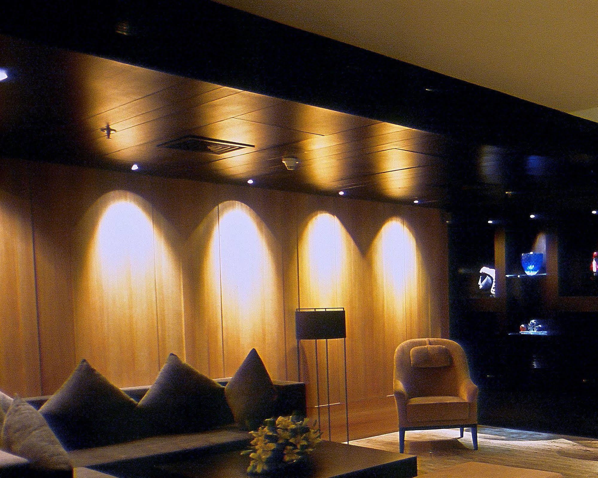 Отель Svelte Delhi, A Member Of Radisson Individuals Нью-Дели Экстерьер фото