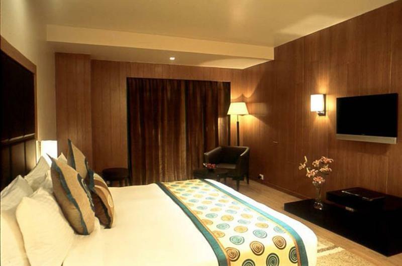 Отель Svelte Delhi, A Member Of Radisson Individuals Нью-Дели Экстерьер фото