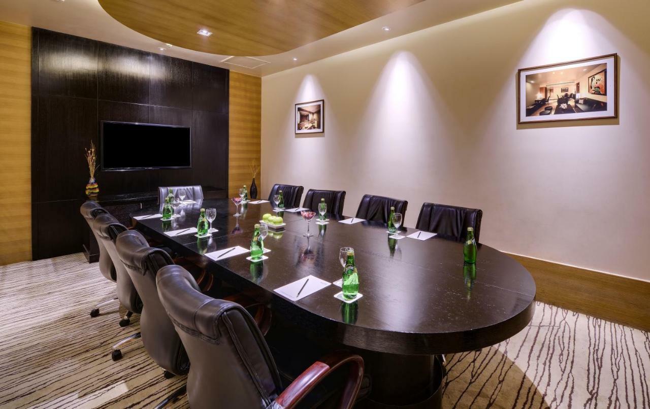 Отель Svelte Delhi, A Member Of Radisson Individuals Нью-Дели Экстерьер фото