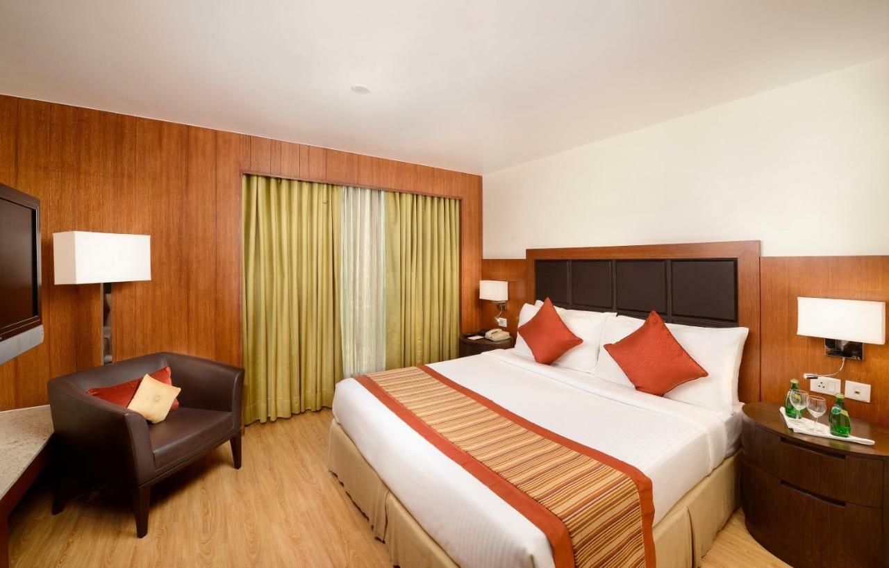 Отель Svelte Delhi, A Member Of Radisson Individuals Нью-Дели Экстерьер фото