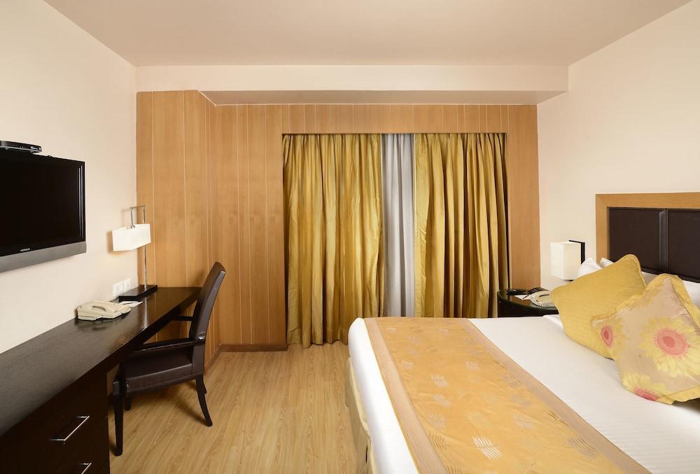 Отель Svelte Delhi, A Member Of Radisson Individuals Нью-Дели Экстерьер фото