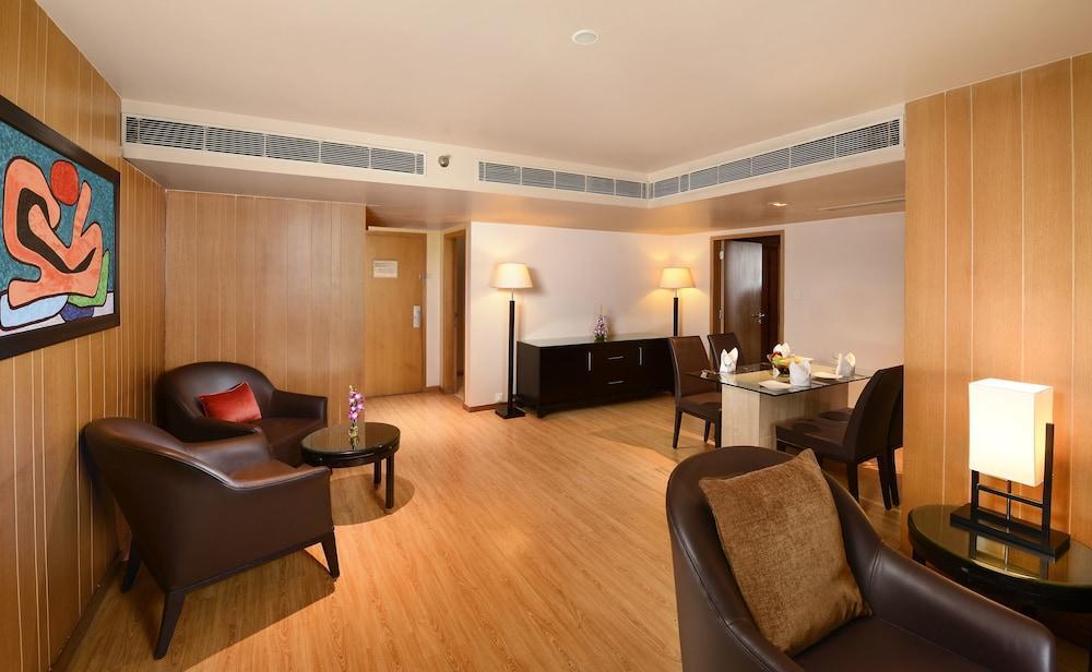 Отель Svelte Delhi, A Member Of Radisson Individuals Нью-Дели Экстерьер фото